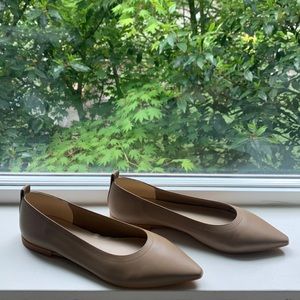 NWT. Everlane leather pointy toe leather flats with rubber sole